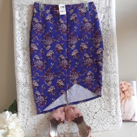 Charlotte Russe Dresses & Skirts - 🎉2XHP🎉Gorgeous Split Skirt🌷